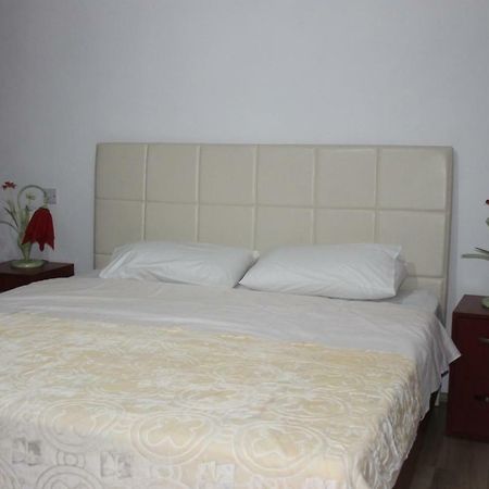 Hotel Kings Apartments Bajram Curri Exterior photo