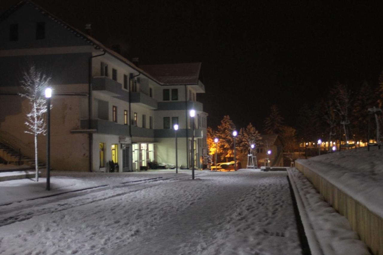 Hotel Kings Apartments Bajram Curri Exterior photo