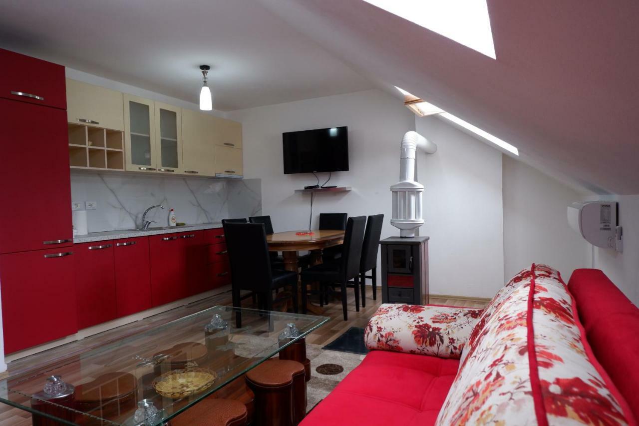 Hotel Kings Apartments Bajram Curri Exterior photo