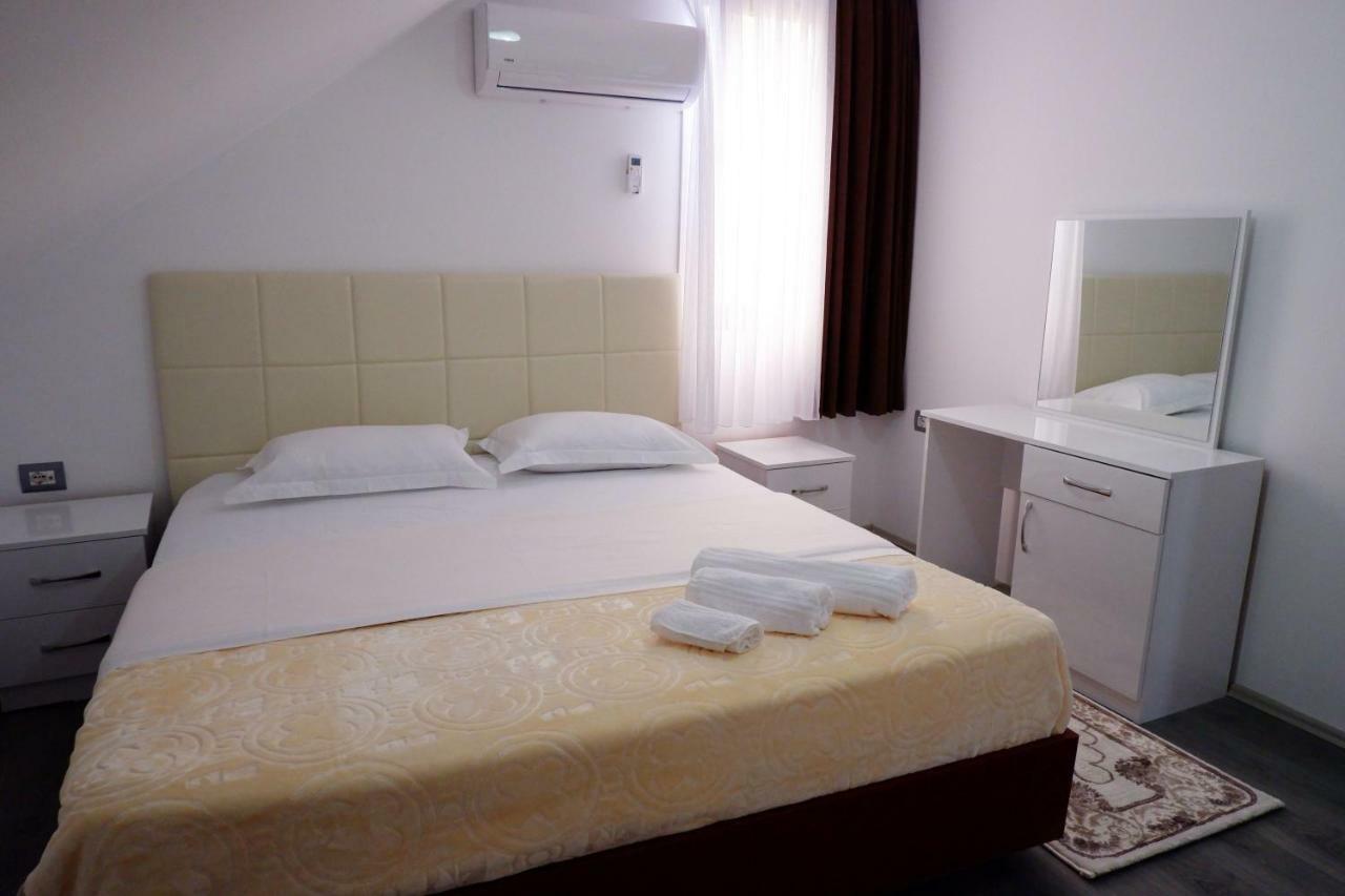 Hotel Kings Apartments Bajram Curri Exterior photo