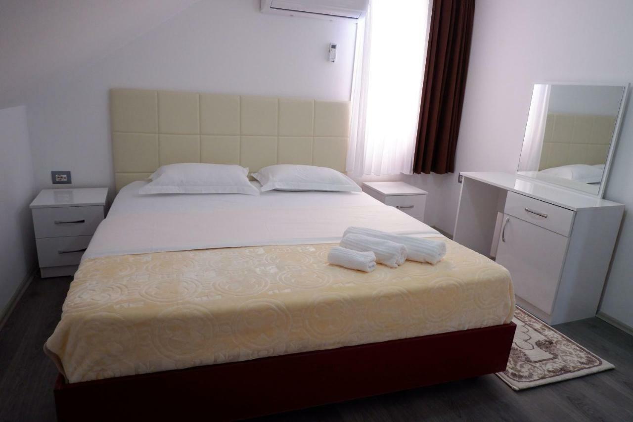 Hotel Kings Apartments Bajram Curri Exterior photo