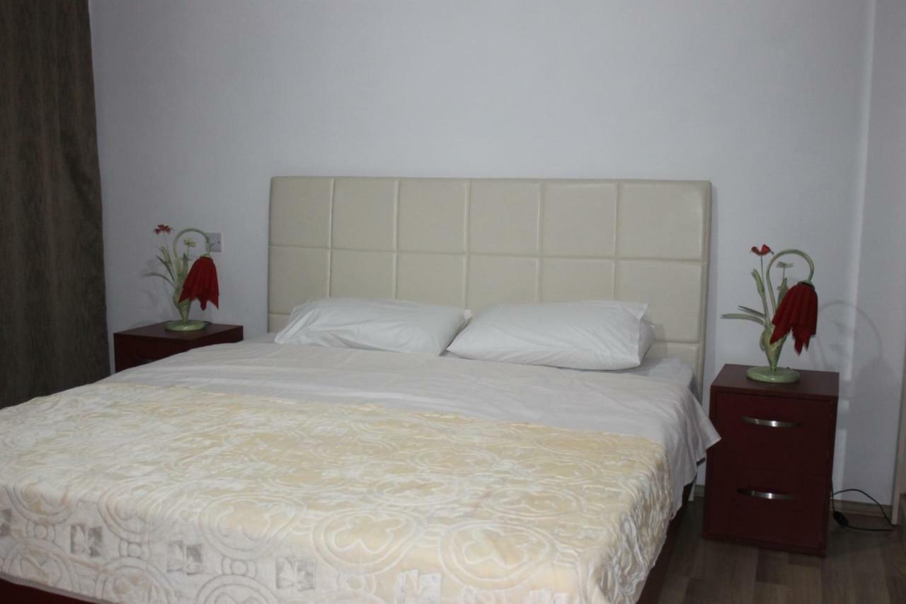 Hotel Kings Apartments Bajram Curri Exterior photo