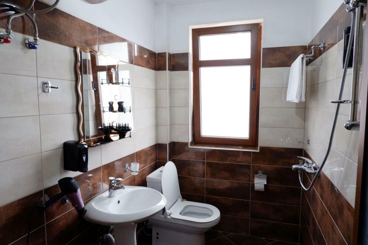 Hotel Kings Apartments Bajram Curri Exterior photo