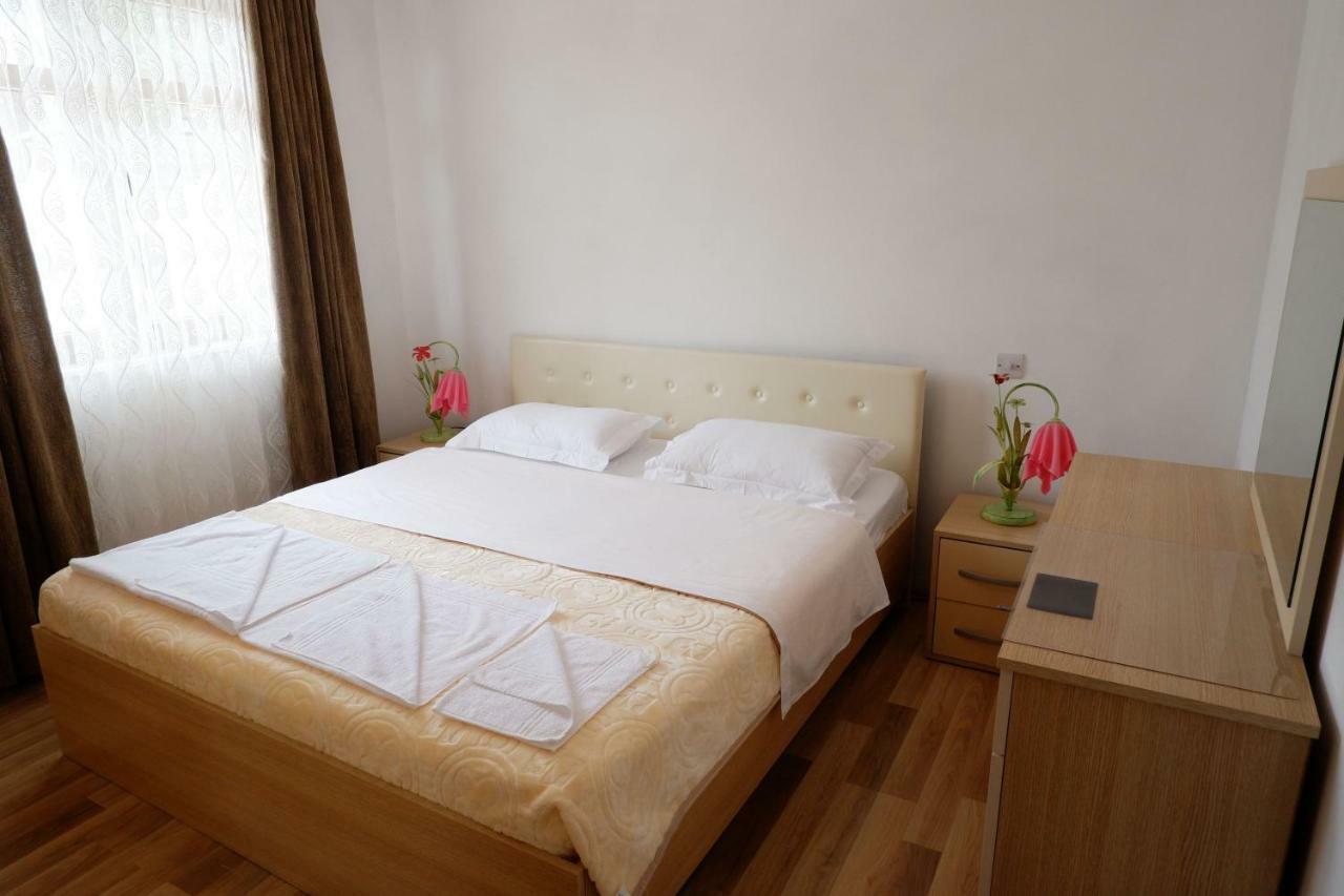 Hotel Kings Apartments Bajram Curri Exterior photo