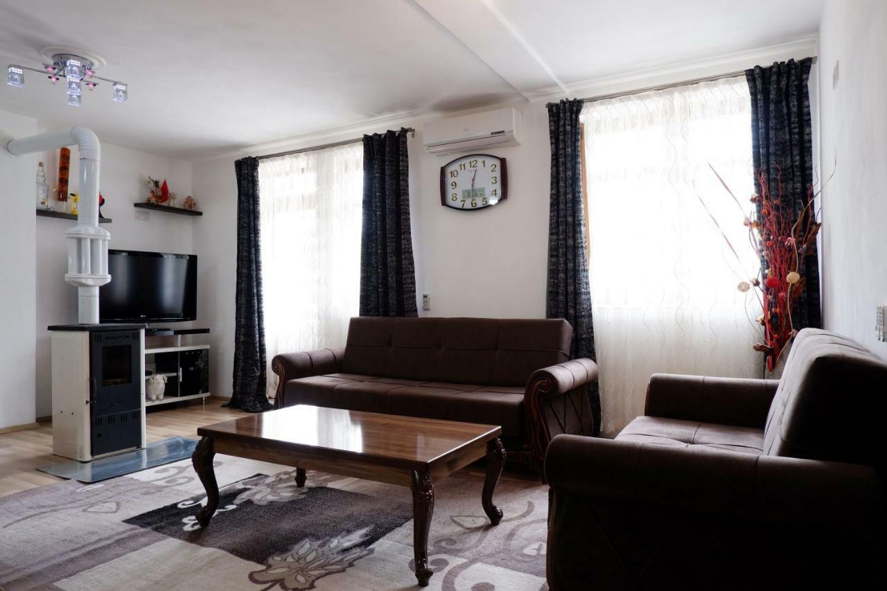 Hotel Kings Apartments Bajram Curri Exterior photo