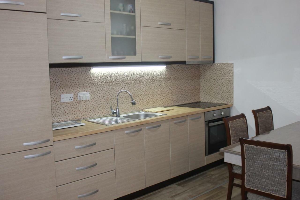 Hotel Kings Apartments Bajram Curri Exterior photo
