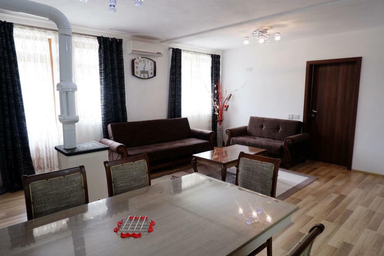 Hotel Kings Apartments Bajram Curri Exterior photo