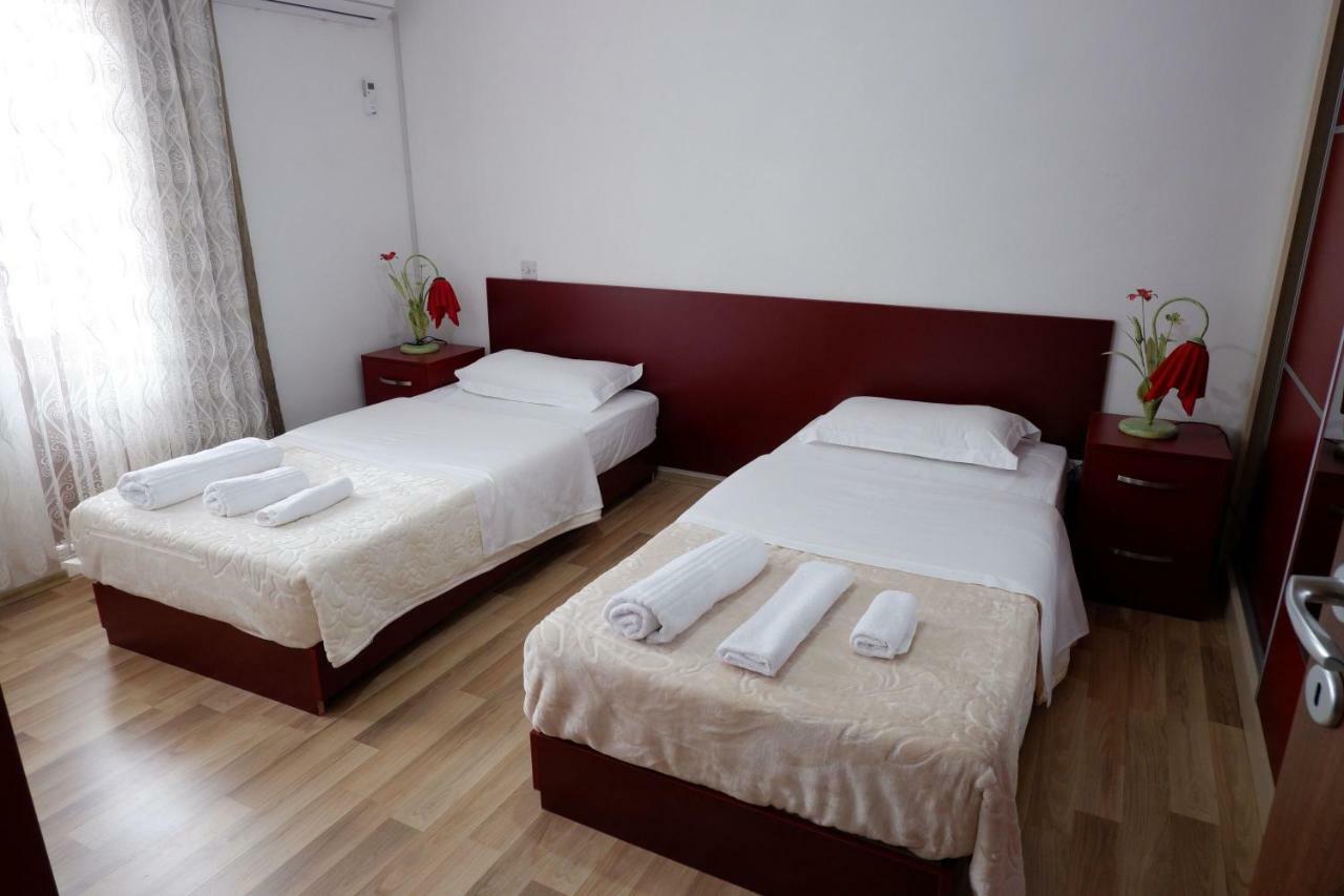 Hotel Kings Apartments Bajram Curri Exterior photo