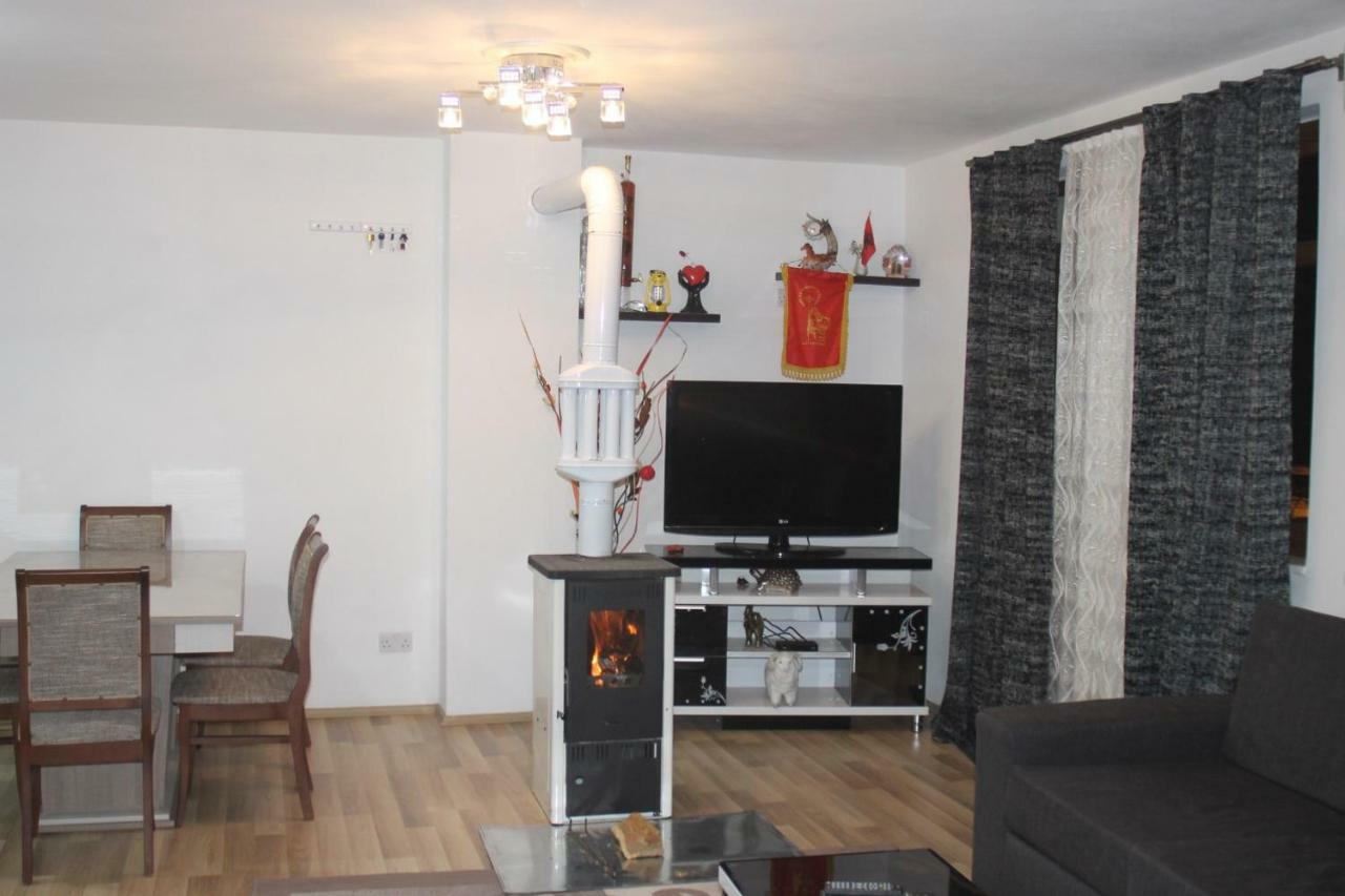 Hotel Kings Apartments Bajram Curri Exterior photo