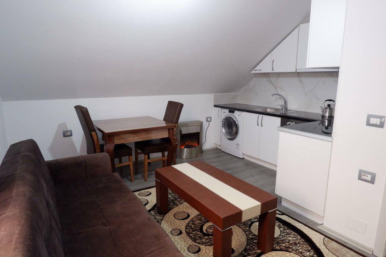 Hotel Kings Apartments Bajram Curri Exterior photo