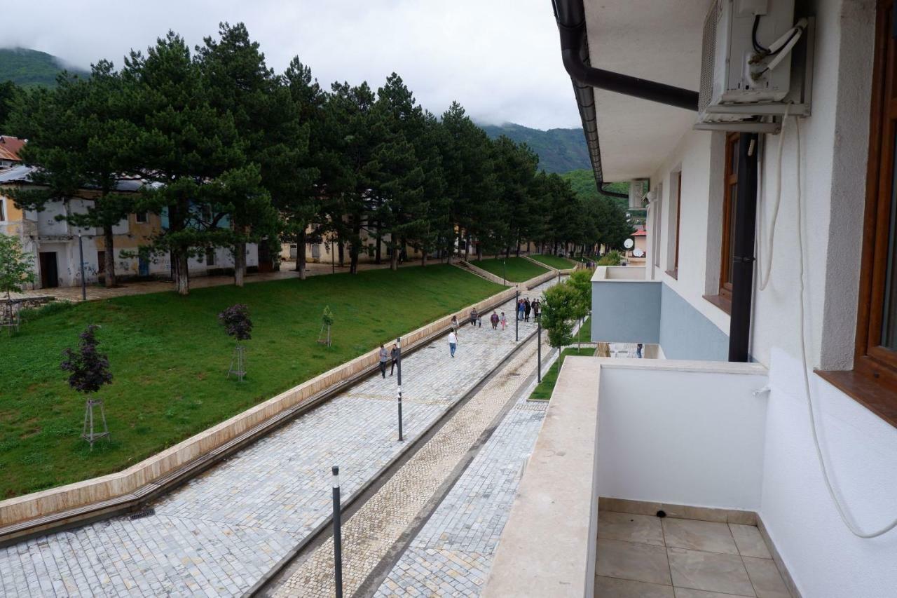 Hotel Kings Apartments Bajram Curri Exterior photo