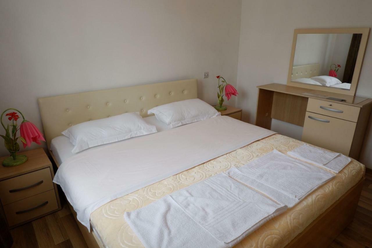 Hotel Kings Apartments Bajram Curri Exterior photo