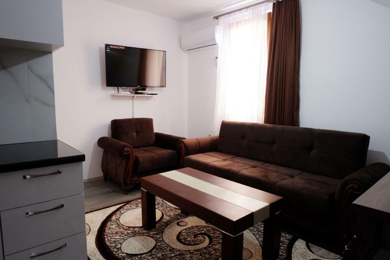 Hotel Kings Apartments Bajram Curri Exterior photo